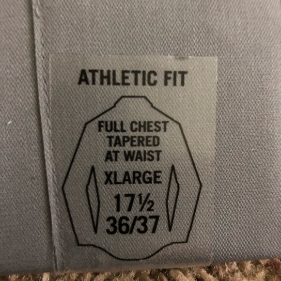 Men’s Van Heusen Dress Shirt - Picture 3 of 4